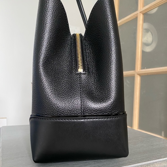 📌SOLD MICHAEL KORS Black Satchel - Picture 13 of 15